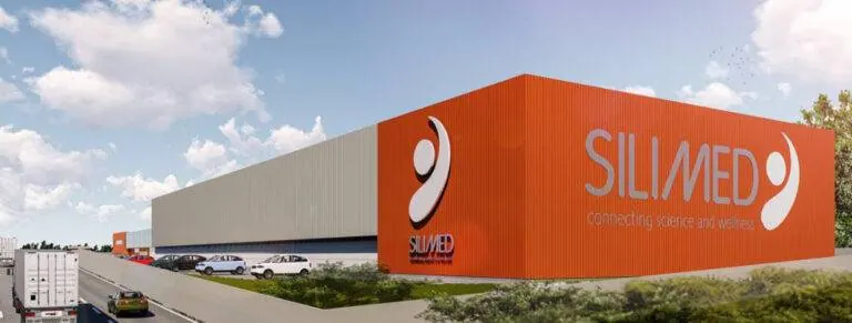 Projeto do centro de distribuição da Silimed, com a fachada laranja e o logo da empresa.